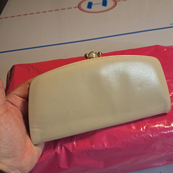 Vintage Baronet Cream Kisslock Wallet - Picture 2 of 10